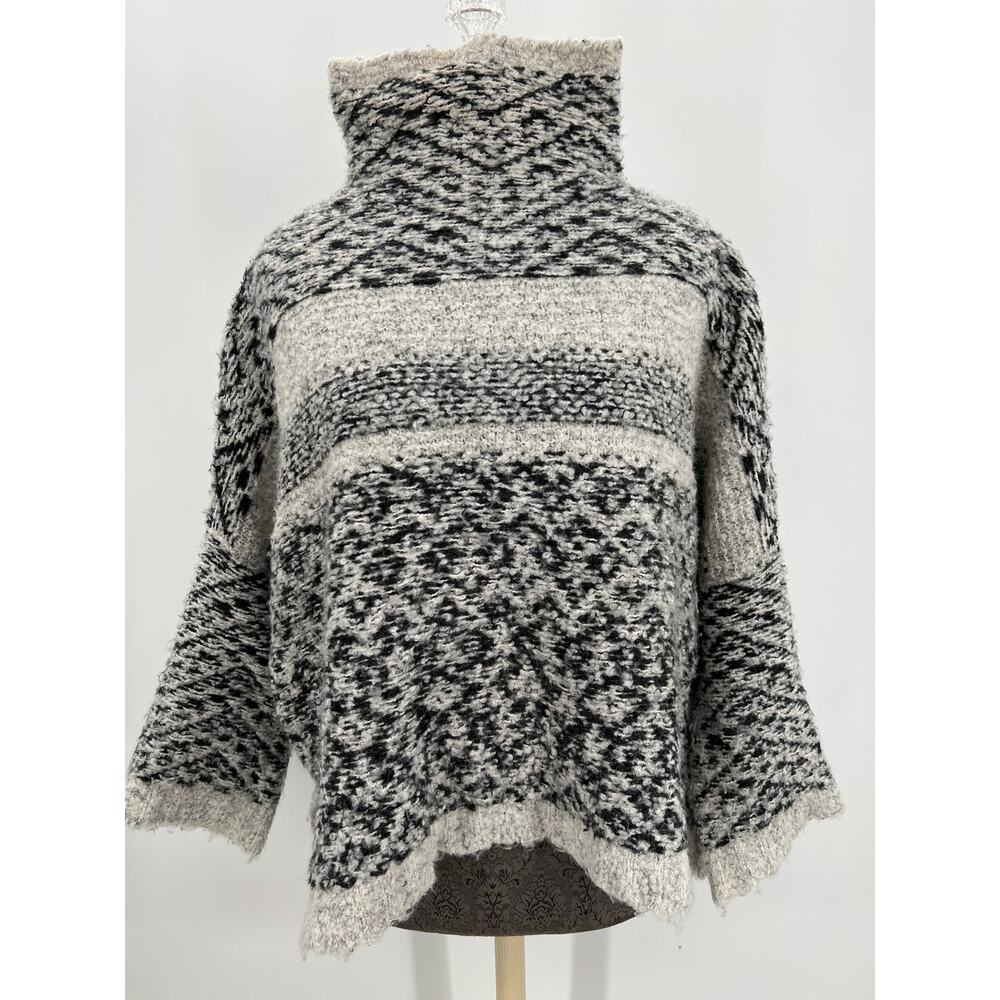Anthropologie Moth turtleneck cropped oversized sweater black and gray size xs